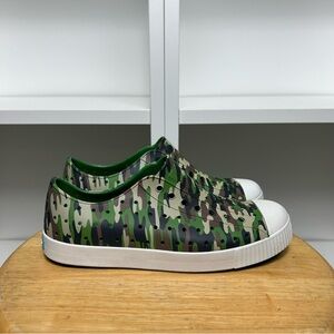 Native Jefferson green Camouflage Slip-On Sneakers
